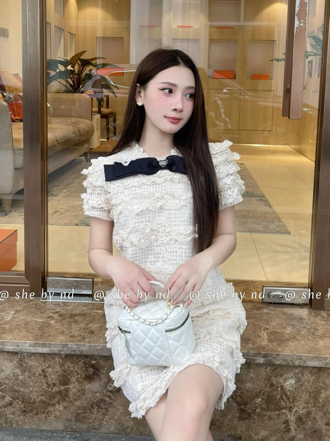 Photo 3 of Đầm tweed trắng ngắn nơ đen nữ