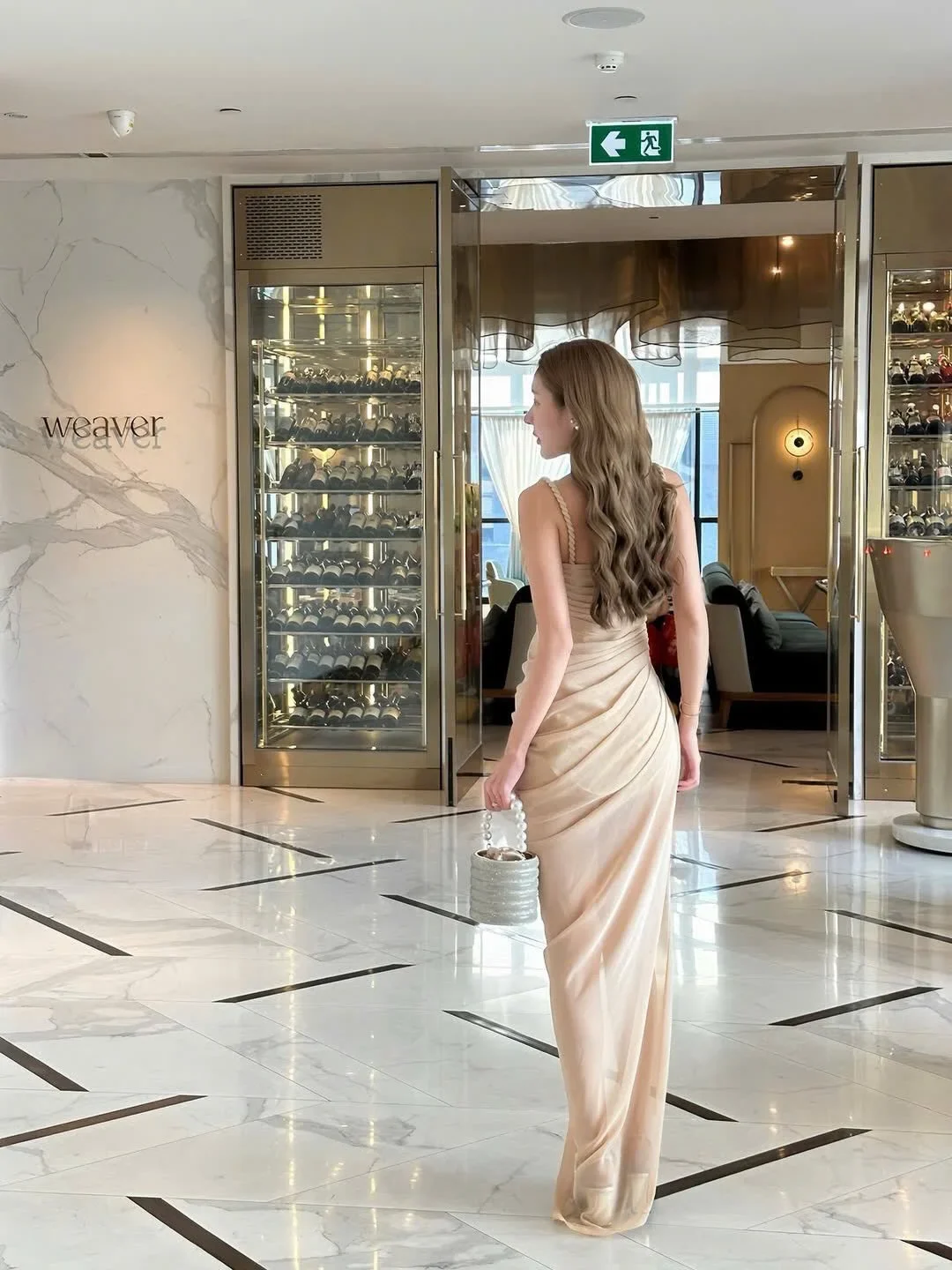 Ảnh 2 của Đầm bodycon xẻ tà be size M