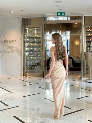 Ảnh 2 của Đầm bodycon xẻ tà be size M