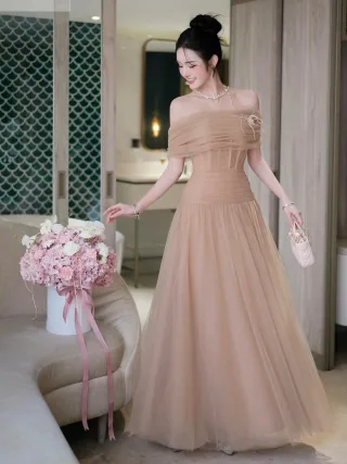 Ảnh 1 của Váy dạ hội tulle trễ vai be nhạt