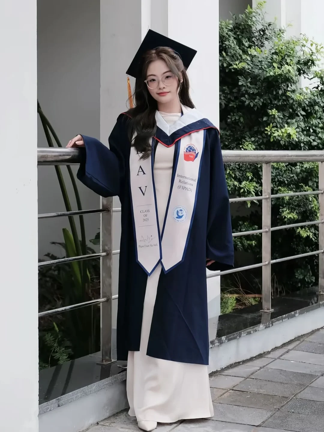 Photo 2 of Váy dạ hội dài màu kem Châu Hy
