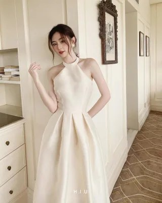 Ảnh 3 của Đầm midi cổ yếm màu kem TC Dress