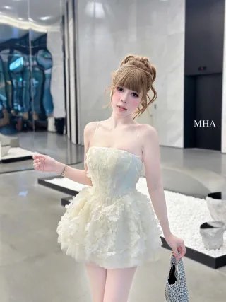 Ảnh 3 của Váy ngắn trắng cúp ngực hoa 3D nữ