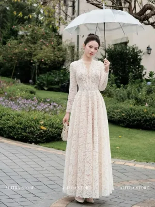 Photo 1 of Váy ren trắng kem dài tay nữ