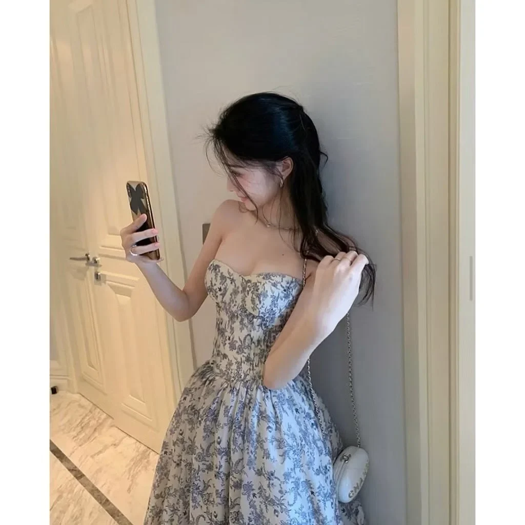 Ảnh 2 của Đầm maxi hoa không dây màu kem nữ