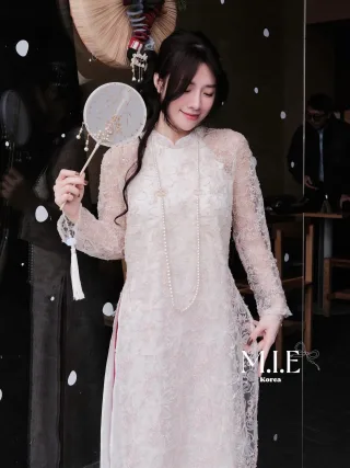 Photo 2 of Áo dài ren trắng kem nữ size M