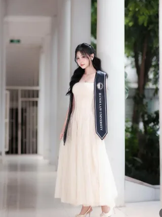Photo 1 of Đầm ren dài kem Sò Vintage