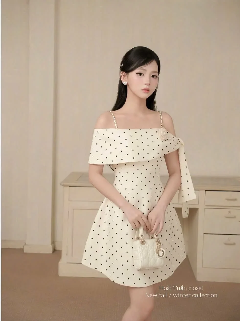 Ảnh 2 của Váy chấm bi trễ vai trắng nữ