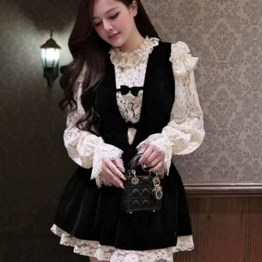 Ảnh 4 của Đầm nhung đen tay ren vintage nữ