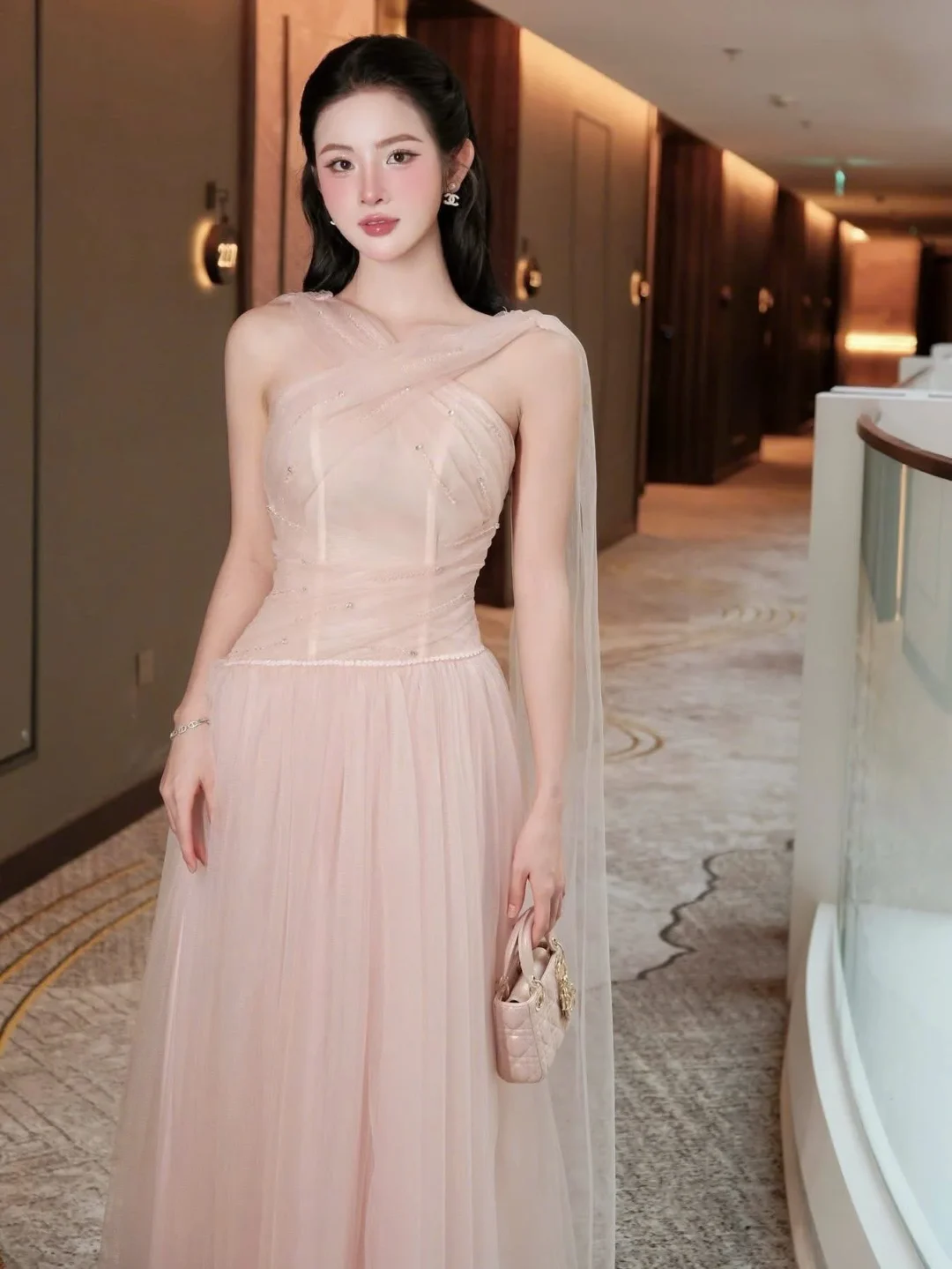 Ảnh 2 của Váy dạ hội hồng nhạt vai chéo đính hạt