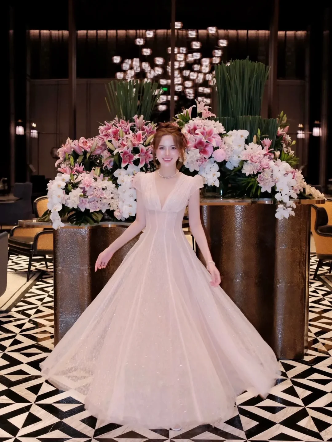 Ảnh 1 của Váy dạ hội hồng nhạt voan lấp lánh size M