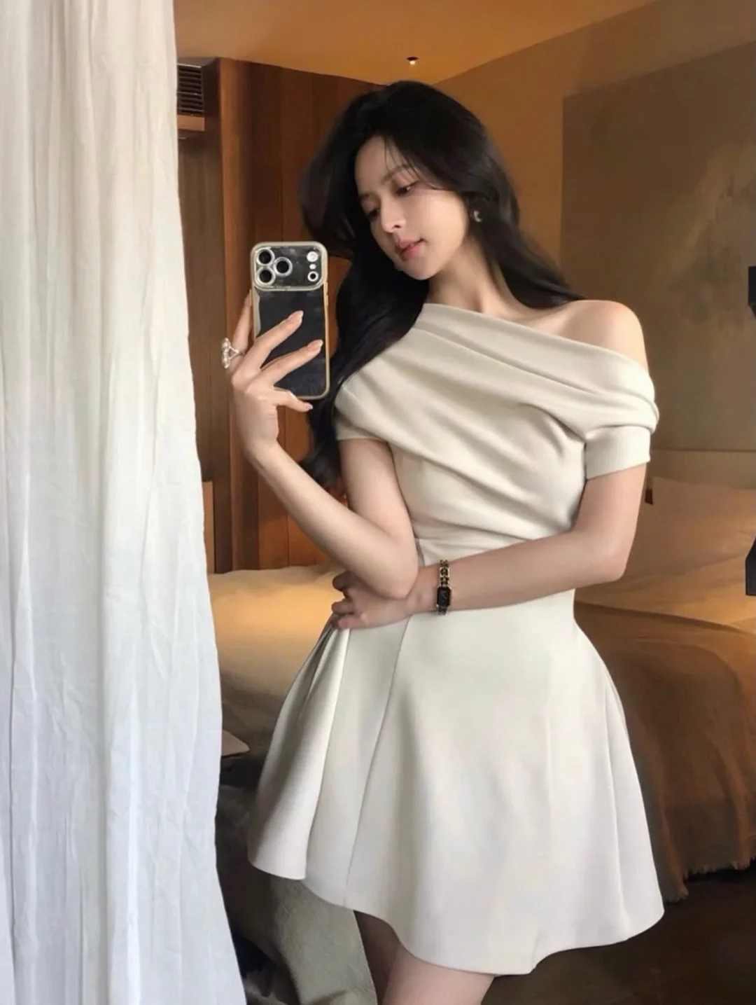 Photo 1 of Váy trễ vai trắng nữ size M