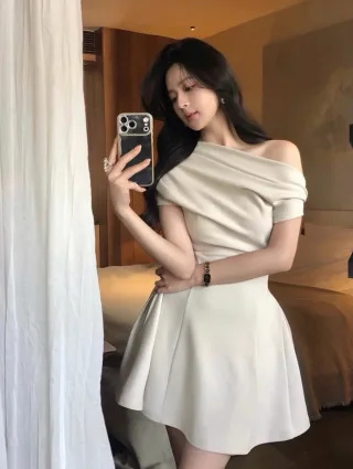 Photo 1 of Váy trễ vai trắng nữ size M
