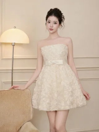 Ảnh 1 của Đầm mini cúp ngực hoa nổi màu kem