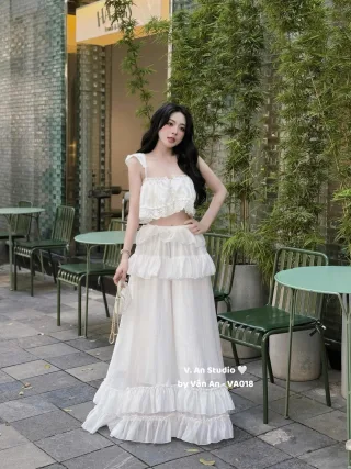 Photo 1 of Set croptop ren và chân váy bèo trắng nữ
