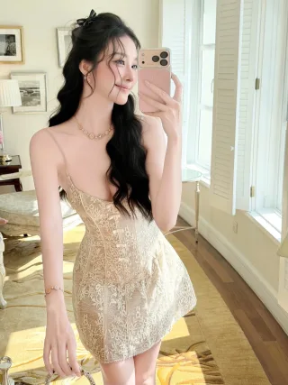 Photo 1 of Đầm ren be cúp ngực ngắn nữ size M