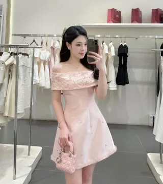 Ảnh 1 của Đầm trễ vai hồng pastel ngắn nữ size M