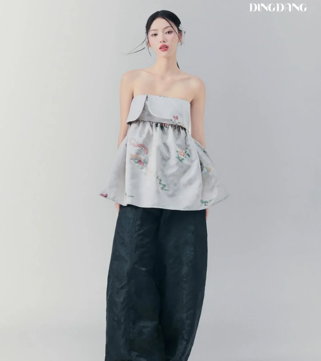 Photo 1 of Quần ống rộng nữ màu be size M
