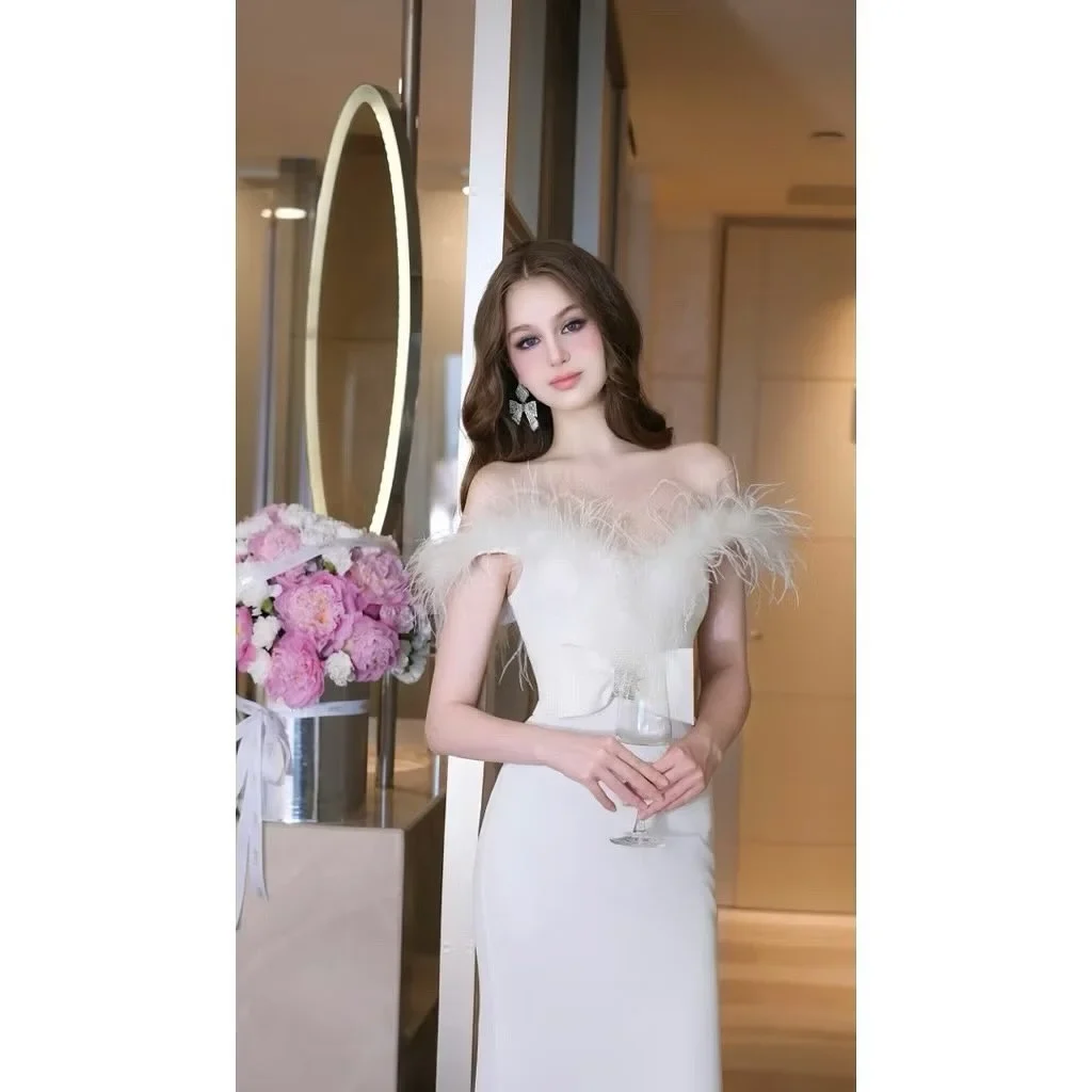 Ảnh 1 của Đầm dạ hội trắng vai bồng lông vũ