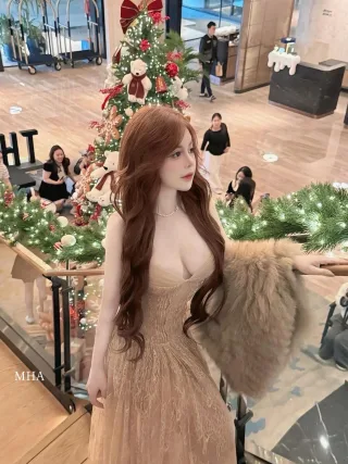 Photo 3 of Váy dạ tiệc kim tuyến nude nữ