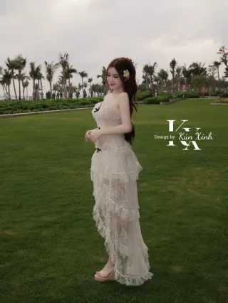 Photo 3 of Váy ren trắng hai dây nữ tính