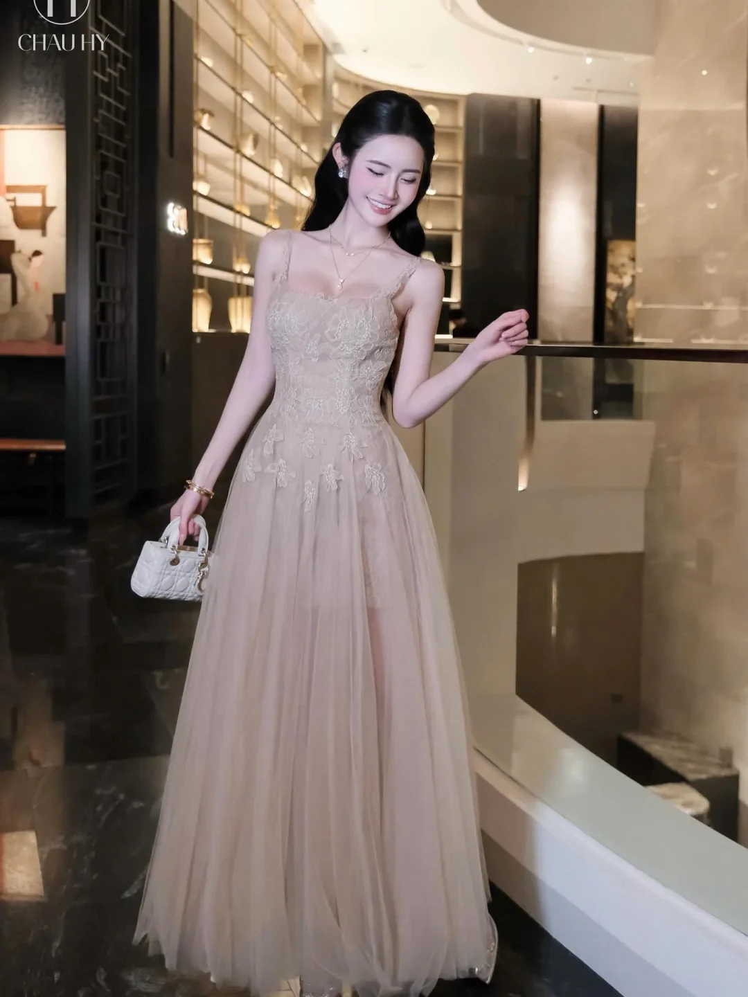 Photo 1 of Đầm maxi ren be dài sang trọng