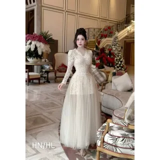 Photo 2 of Váy dạ hội ren trắng kem tay dài