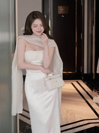 Photo 3 of Váy dạ hội lụa kem trễ vai nữ