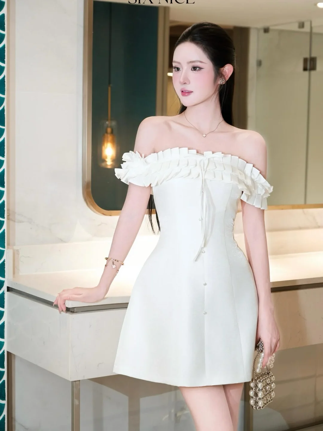 Photo 1 of Đầm trắng trễ vai bèo nhún nữ