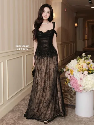 Ảnh 2 của Váy ren đen dài trễ vai dạ hội