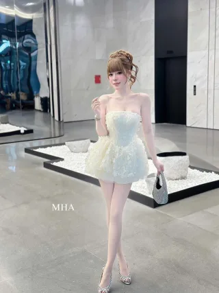 Ảnh 1 của Váy ngắn trắng cúp ngực hoa 3D nữ