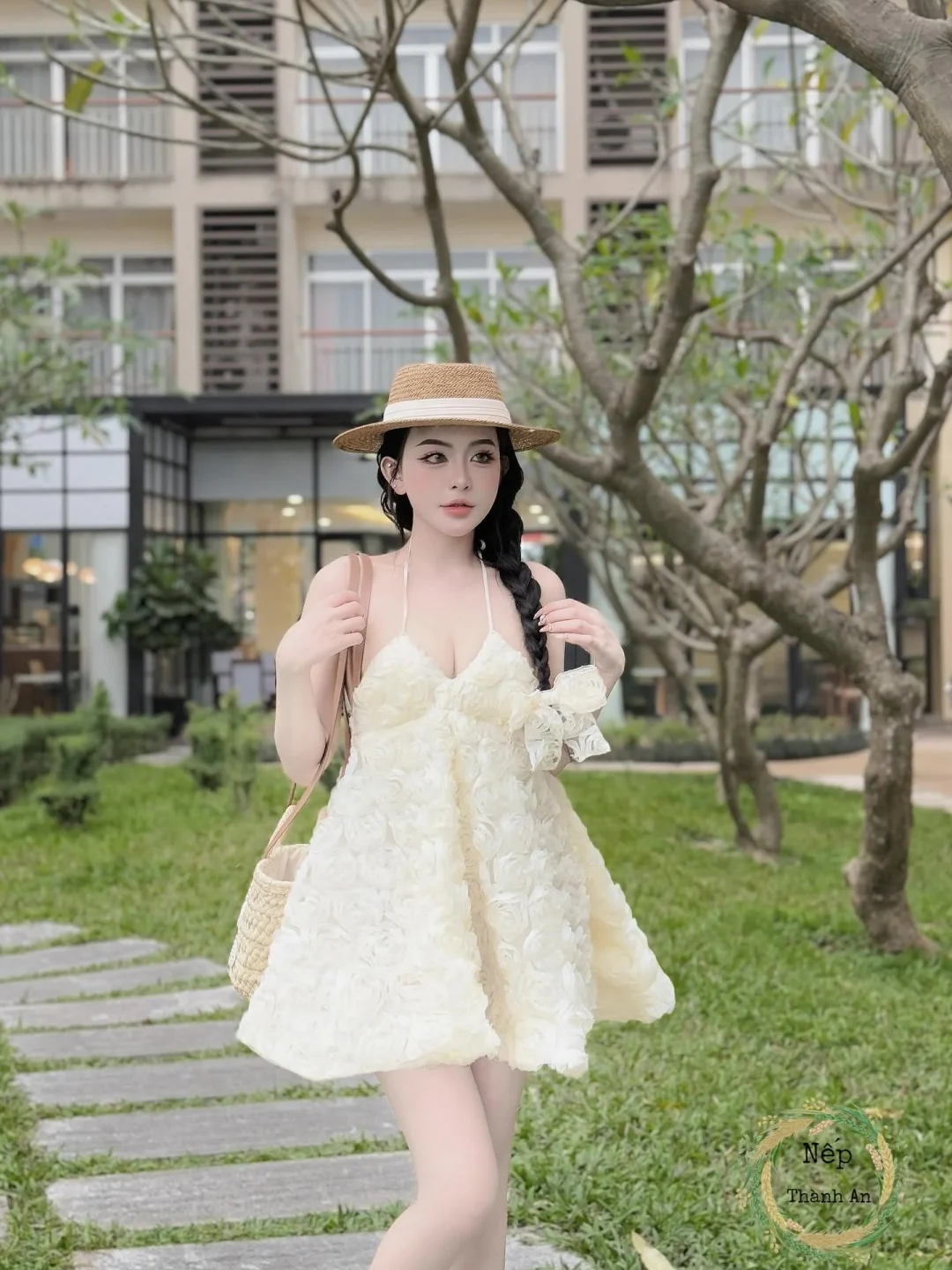 Ảnh 3 của Váy ngắn trắng kem hoa nổi nữ