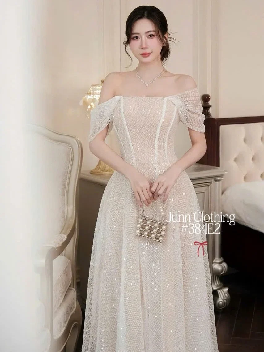 Photo 2 of Váy dạ hội trắng kim sa trễ vai size M