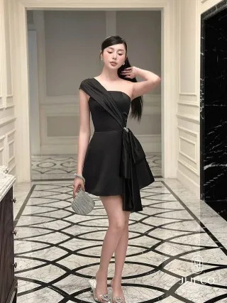 Ảnh 2 của Váy tiệc đen một vai Jijico
