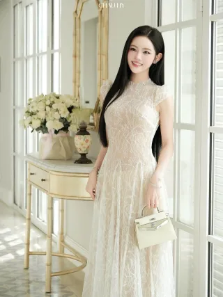 Ảnh 2 của Váy ren dài màu kem Châu Hy A271