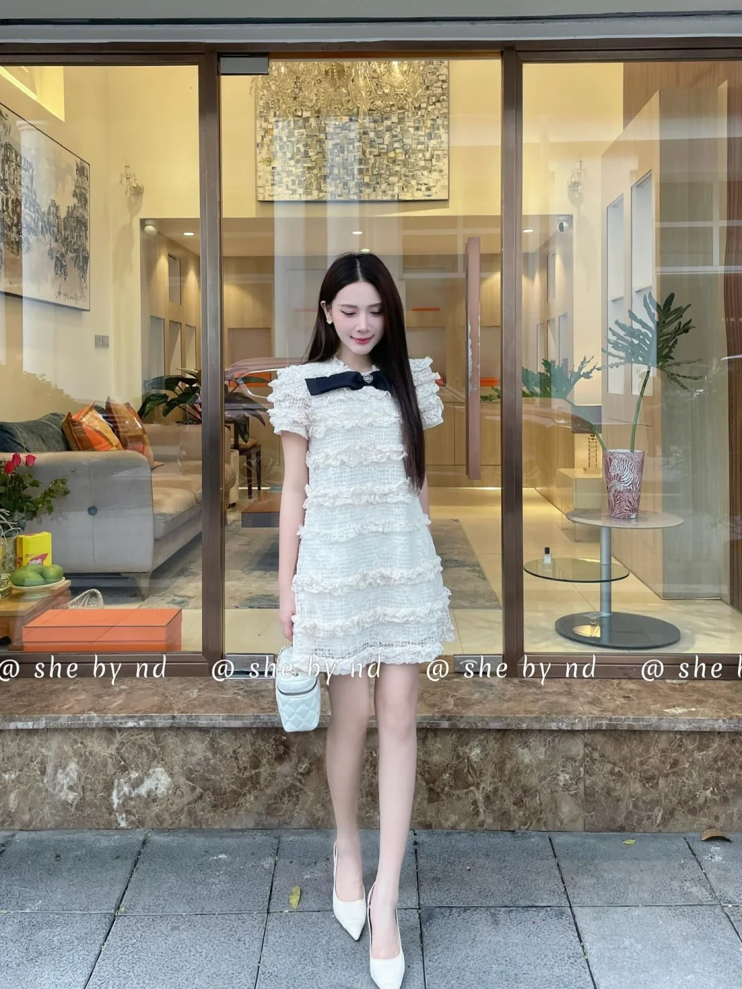 Photo 2 of Đầm tweed trắng ngắn nơ đen nữ