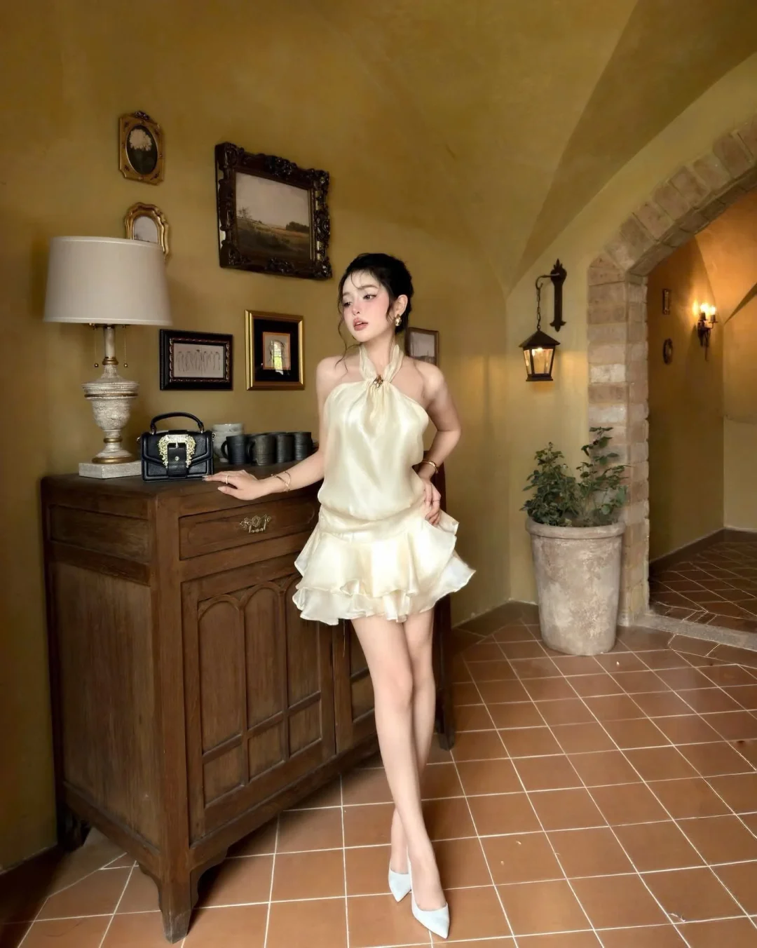 Ảnh 4 của Set áo yếm chân váy lụa kem size S