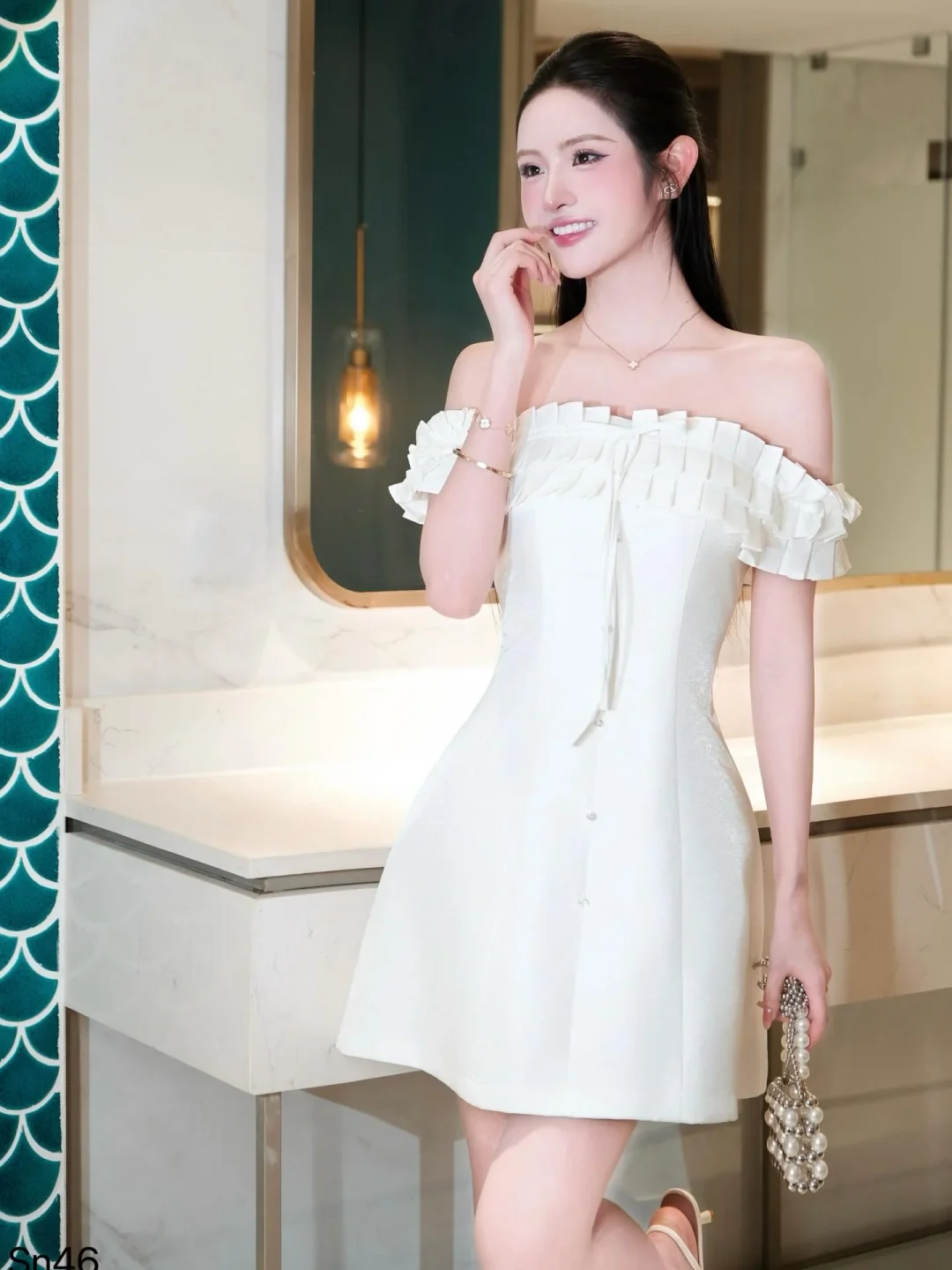 Photo 3 of Đầm trắng trễ vai bèo nhún nữ