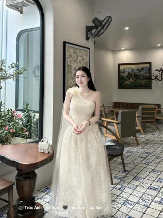 Ảnh 1 của Đầm ren kem một vai công chúa