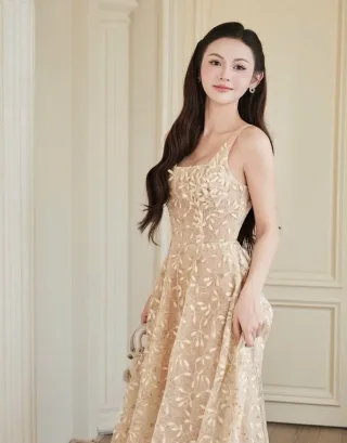 Ảnh 3 của Đầm dạ hội ren thêu màu kem size S