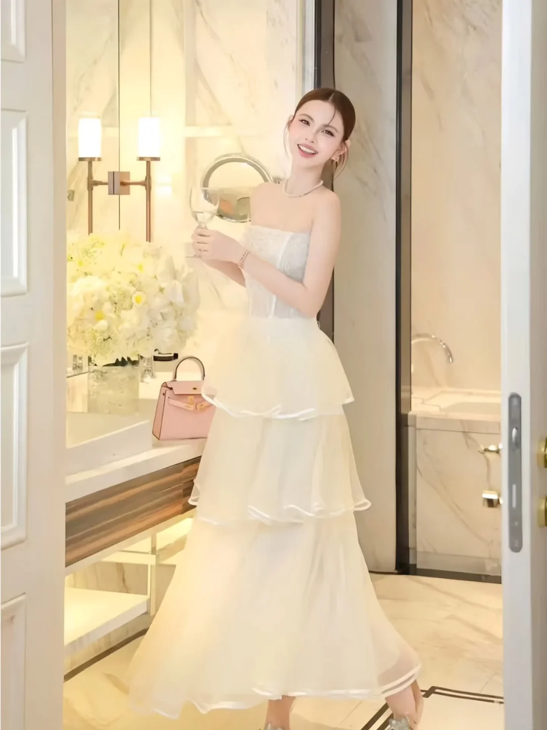 Ảnh 1 của Váy trắng strapless tầng xếp size M