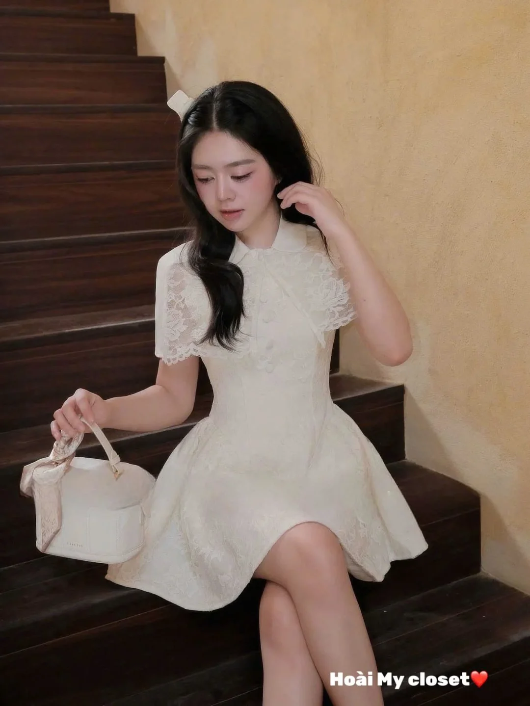 Photo 2 of Váy ren trắng ngắn tay bèo nữ