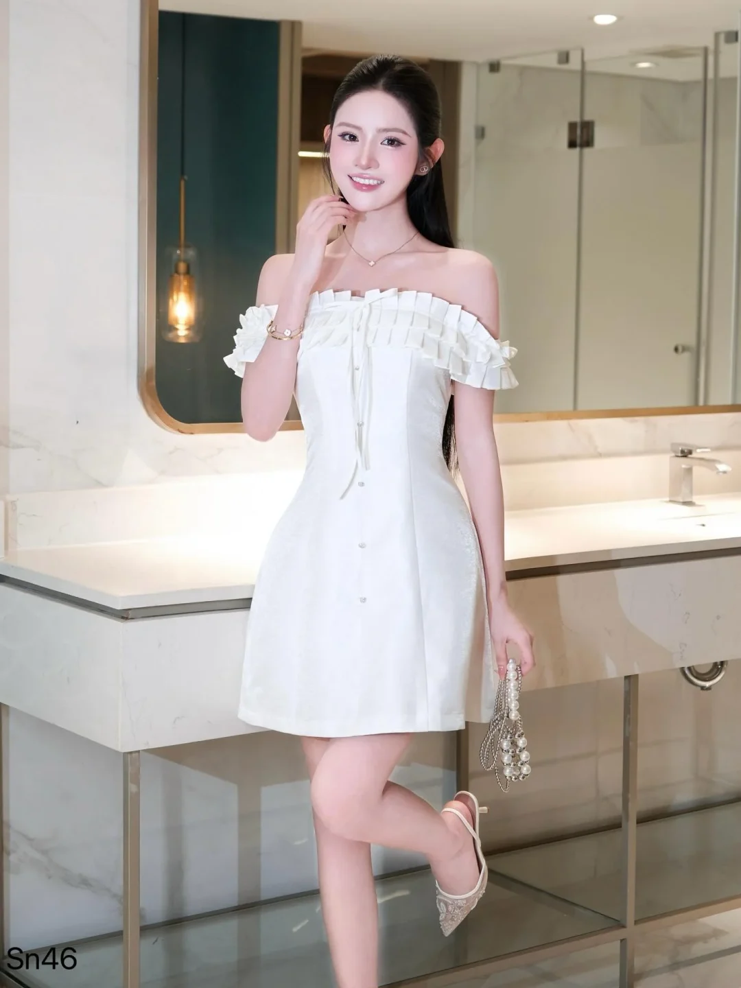 Photo 2 of Đầm trắng trễ vai bèo nhún nữ