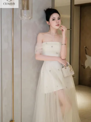 Photo 1 of Váy dạ hội trắng trễ vai size M