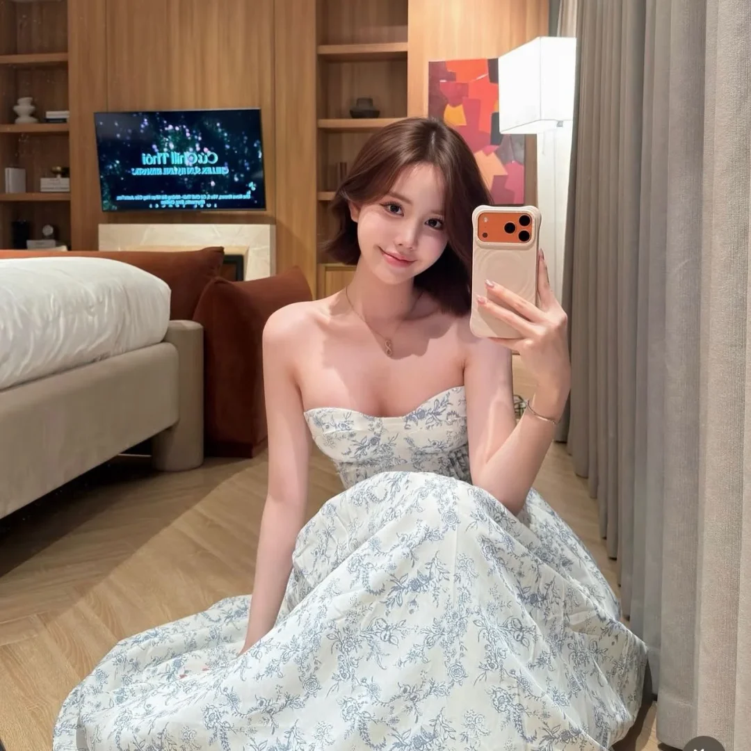 Ảnh 5 của Váy dạ hội hoa nhí màu kem dáng xòe