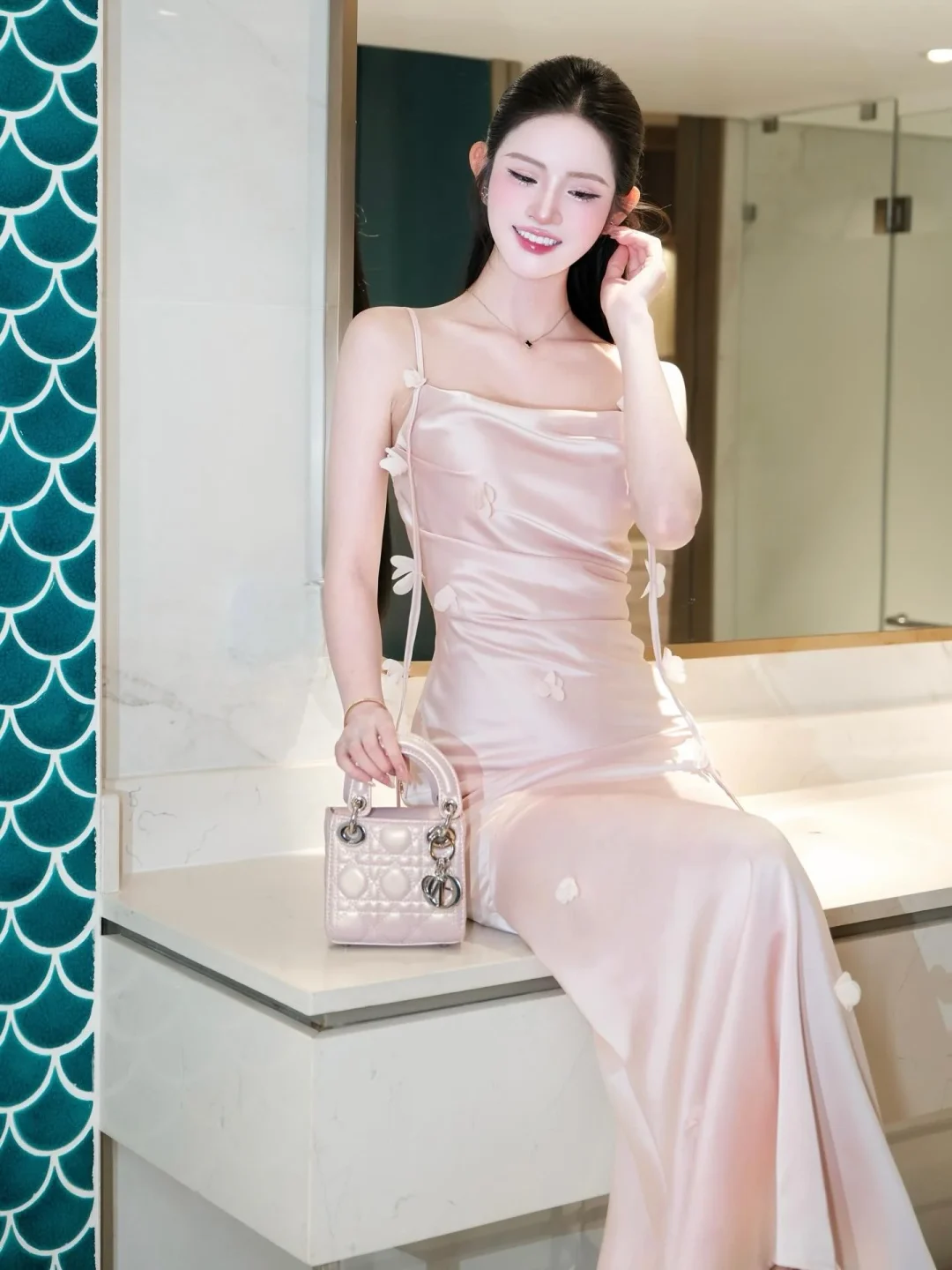Ảnh 4 của Váy dài satin hồng nhạt nơ buộc nữ