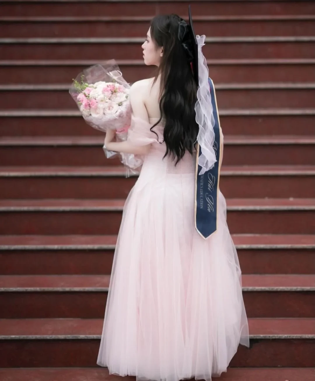 Photo 2 of Váy tulle hồng pastel trễ vai nữ