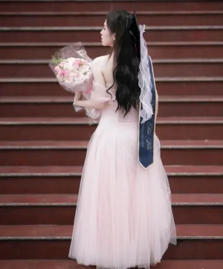 Photo 2 of Váy tulle hồng pastel trễ vai nữ