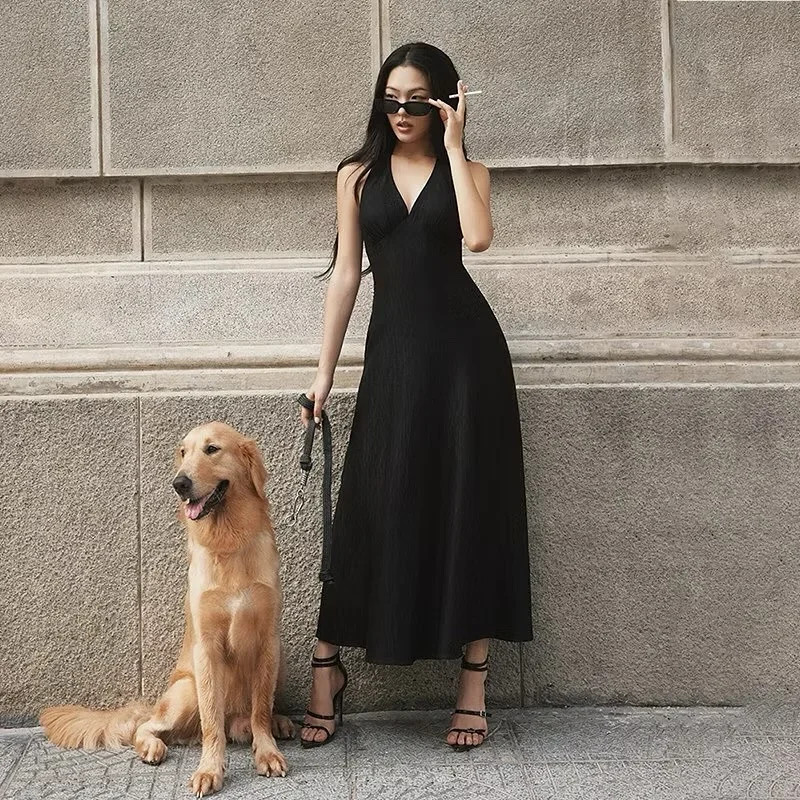 Photo 2 of Đầm maxi đen cổ yếm Rechic size M