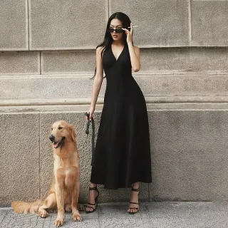 Photo 2 of Đầm maxi đen cổ yếm Rechic size M